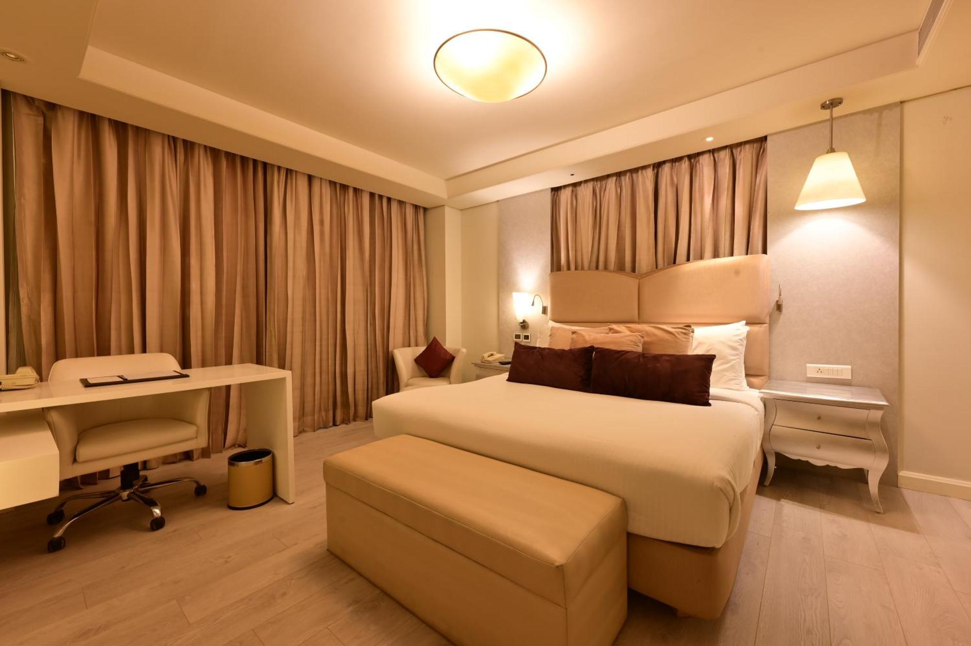 Clarens Hotel Gurgaon Exterior photo