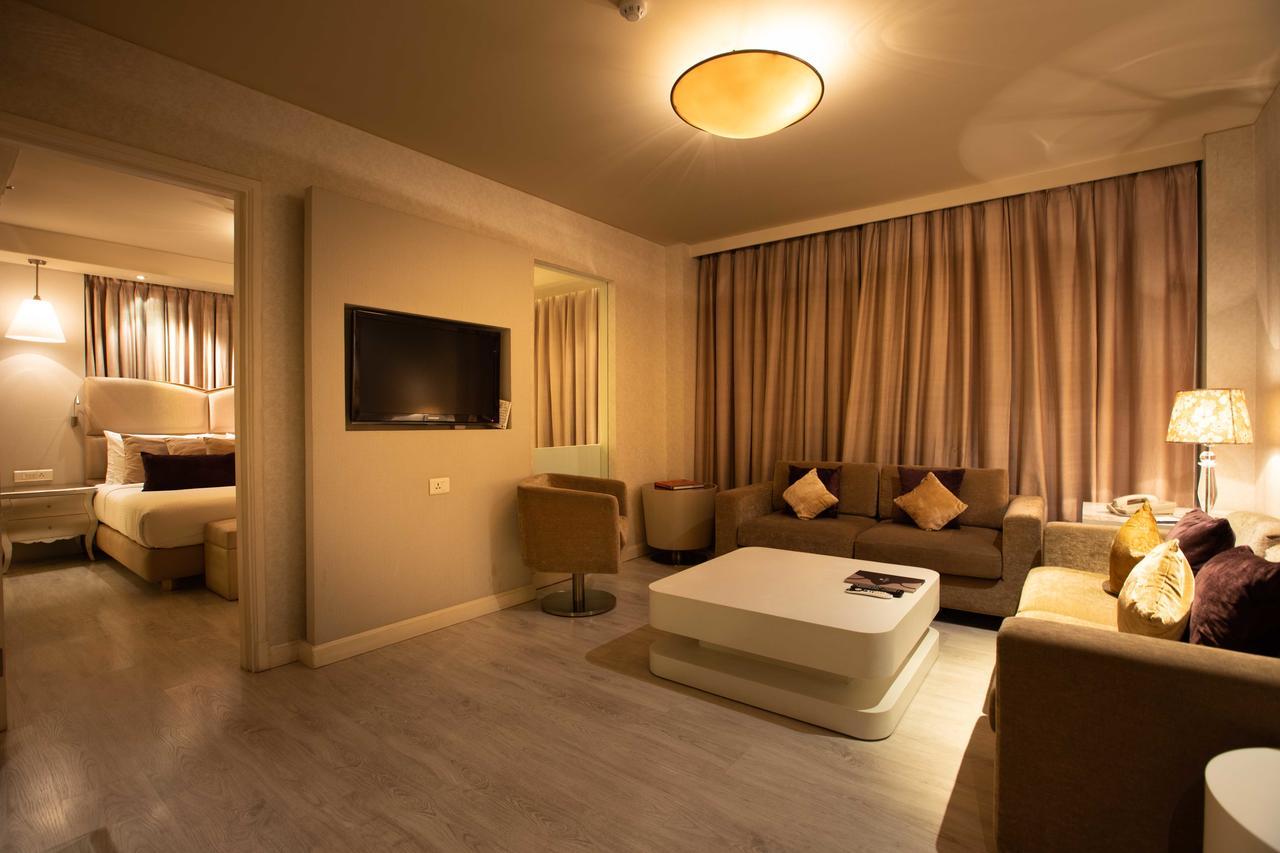 Clarens Hotel Gurgaon Exterior photo
