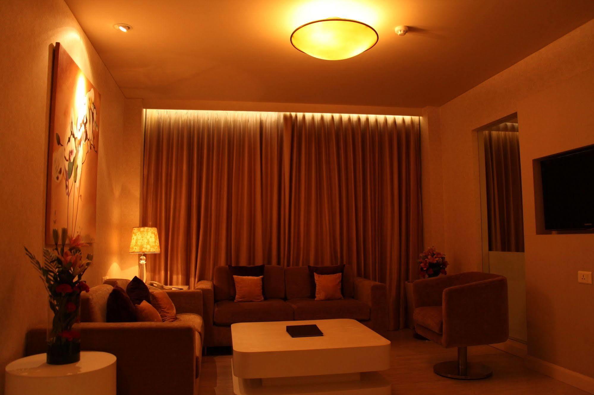 Clarens Hotel Gurgaon Exterior photo